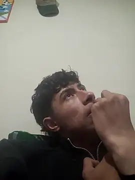 Snapshot of Rolito69 chatting on September 16, 3:40 am Rolito69 online show from September 16, 3:40 am