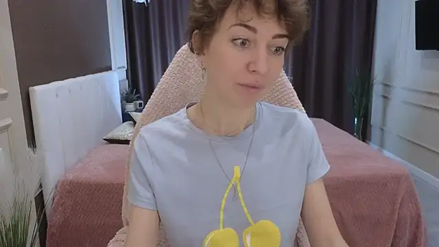 Snapshot of daniellia_ chatting on October 6, 8:12 am daniellia online show from October 6, 8:12 am