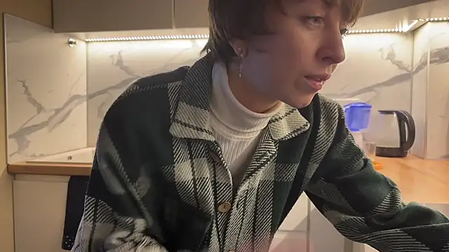 daniellia  online show from April 3, 2:15 pm