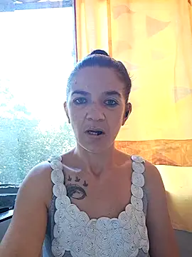 Snapshot of alinaalinutzq chatting on September 22, 10:39 am alinaalinutzq online show from September 22, 10:39 am