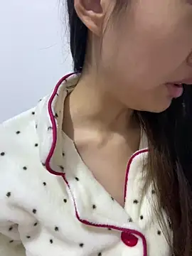 Snapshot of MengMeng0515 chatting on December 18, 1:39 pm MengMeng0515 online show from December 18, 1:39 pm