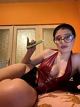 Snapshot of Larra69 chatting on January 5, 6:11 pm Larra69 online show from January 5, 6:11 pm