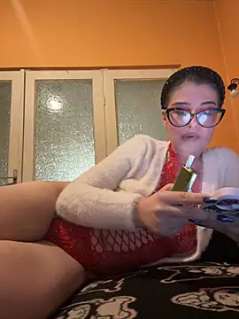 Snapshot of Larra69 chatting on January 16, 6:12 pm Larra69 online show from January 16, 6:12 pm