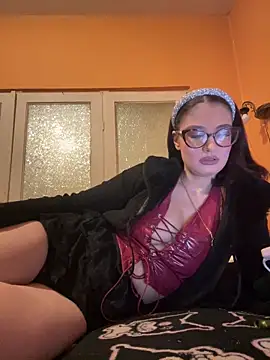 Snapshot of Larra69 chatting on February 1, 6:06 pm Larra69 online show from February 1, 6:06 pm