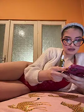 Snapshot of Larra69 chatting on February 21, 6:09 pm Larra69 online show from February 21, 6:09 pm