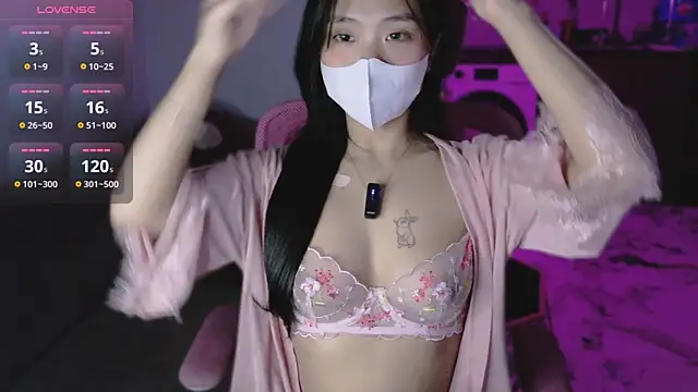 Phuong Bee online show from March 13, 2:23 pm