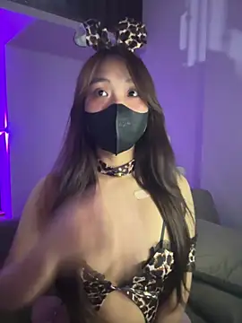 Phuong Bee online show from July 31, 2:27 pm