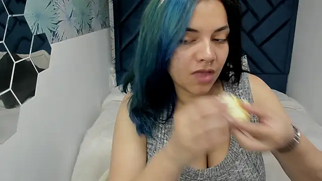 Snapshot of Kiara_Cruz__ chatting on September 20, 3:02 pm Kiara Cruz online show from September 20, 3:02 pm