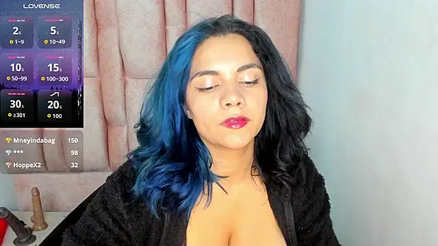 Snapshot of Kiara_Cruz__ chatting on October 10, 8:46 am Kiara Cruz online show from October 10, 8:46 am