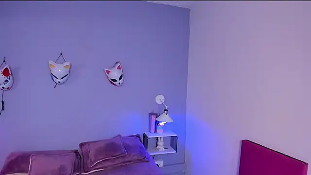 Zoe Lynch  online show from November 19, 12:05 pm