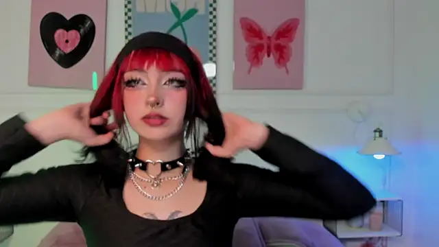 Zoe Lynch  online show from April 16, 11:33 am