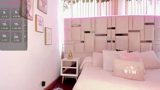 Zoey thompson online show from December 1, 7:30 pm