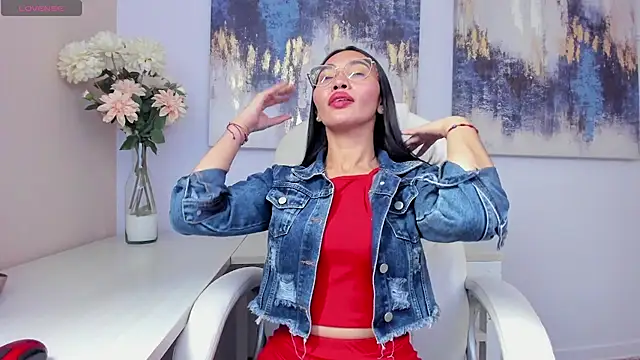 lucyy liiuu online show from December 5, 4:14 pm