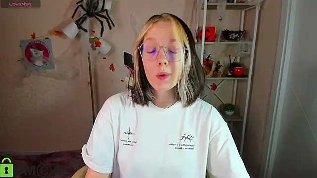 R0cket bunny online show from November 6, 1:06 am