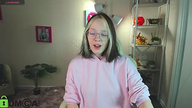 R0cket bunny online show from November 14, 1:04 am