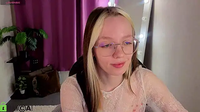 Snapshot of R0cket_bunny chatting on May 31, 1:03 am R0cket bunny online show from May 31, 1:03 am