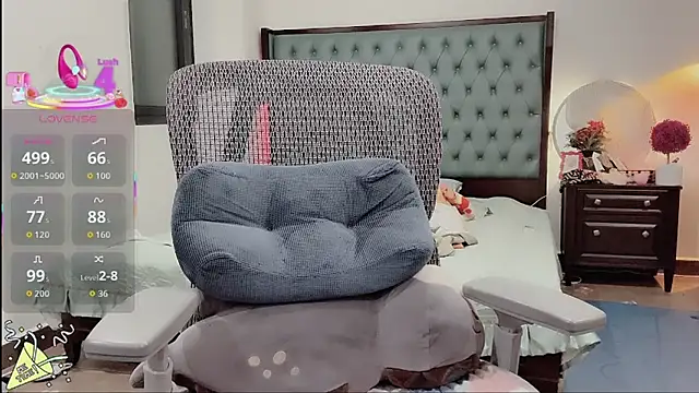 Snapshot of lulu404 chatting on December 15, 2:43 pm lulu404 online show from December 15, 2:43 pm