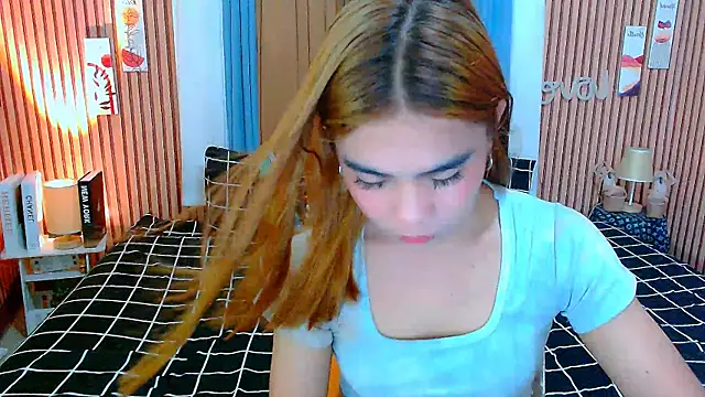 mikhaylahanderson online show from November 18, 3:34 am