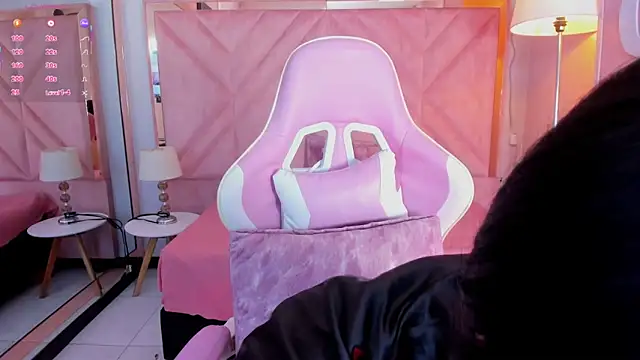 Snapshot of anyjones_ chatting on November 6, 4:24 am anyjones online show from November 6, 4:24 am