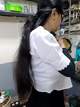 Queen Nightt online show from October 14, 5:30 am