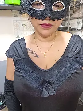 Snapshot of Queen_Nightt chatting on April 6, 3:37 am Queen Nightt online show from April 6, 3:37 am
