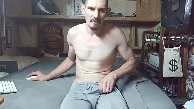 Snapshot of mike42088 chatting on May 13, 3:15 am mike42088 online show from May 13, 3:15 am