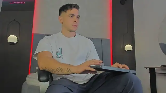 Liam walk  online show from March 25, 8:04 pm