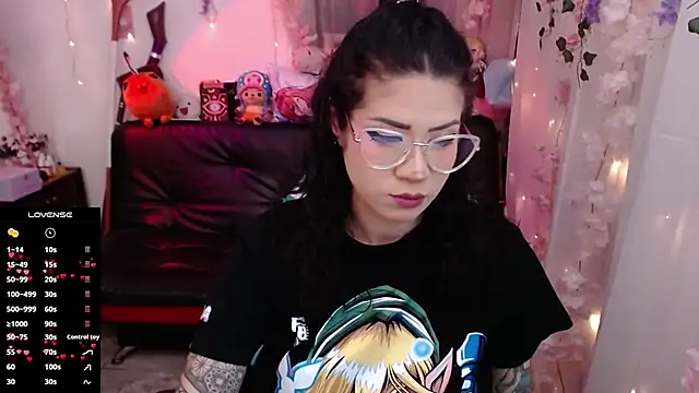 jadedelux  online show from September 19, 8:20 pm