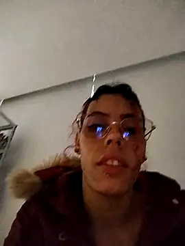 Pamelamiler   online show from December 5, 11:30 am