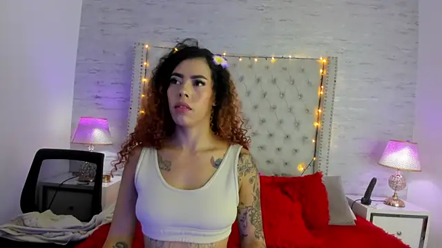 Snapshot of Pamelamiler__ chatting on June 9, 1:01 pm Pamelamiler online show from June 9, 1:01 pm