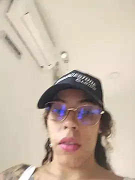 Snapshot of Pamelamiler__ chatting on July 8, 1:15 pm Pamelamiler online show from July 8, 1:15 pm