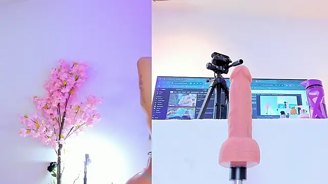 Snapshot of maily_zanss chatting on January 10, 7:37 pm maily zanss online show from January 10, 7:37 pm