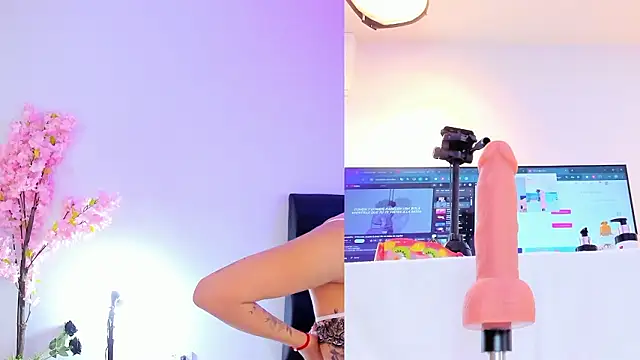 Snapshot of maily_zanss chatting on January 17, 7:50 pm maily zanss online show from January 17, 7:50 pm