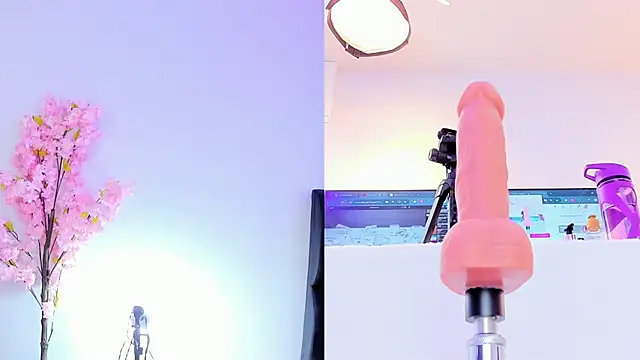 Snapshot of maily_zanss chatting on February 13, 7:43 pm maily zanss online show from February 13, 7:43 pm