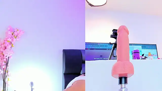 Snapshot of maily_zanss chatting on February 22, 8:07 pm maily zanss online show from February 22, 8:07 pm