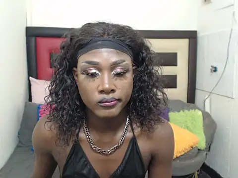 Lsnickykhanyile online show from January 7, 1:46 pm