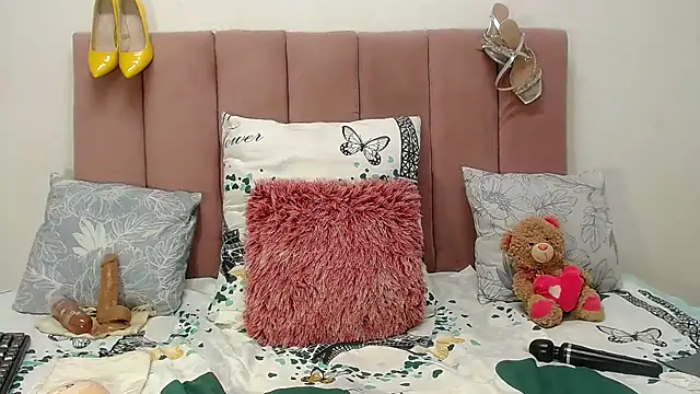 RoundaAssx22 online show from October 15, 4:56 am