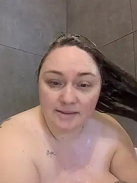 Snapshot of BrokenWife chatting on February 3, 8:19 am BrokenWife online show from February 3, 8:19 am