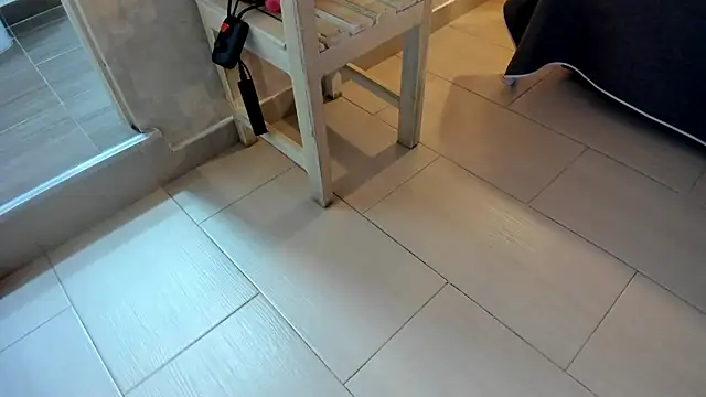 ALYANNA HOT  online show from January 10, 11:45 am