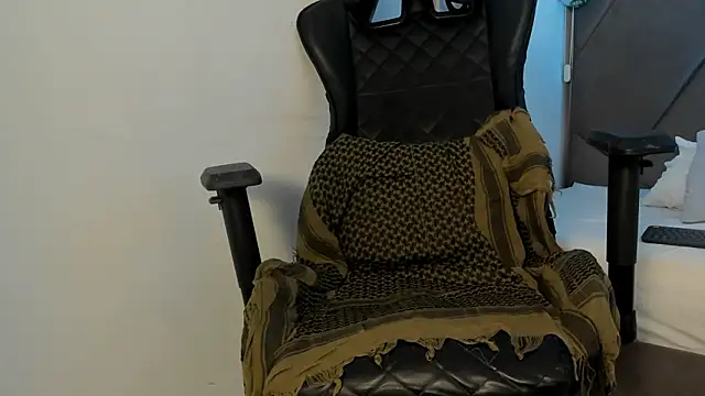 Snapshot of andrew_colleman chatting on February 3, 2:21 am andrew colleman online show from February 3, 2:21 am