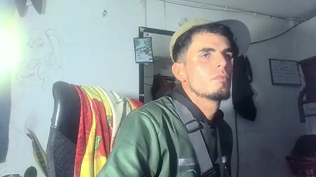 Snapshot of yourskinnybooy chatting on November 11, 10:43 pm yourskinnybooy online show from November 11, 10:43 pm