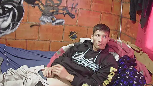 alexandercruz online show from April 12, 9:42 pm