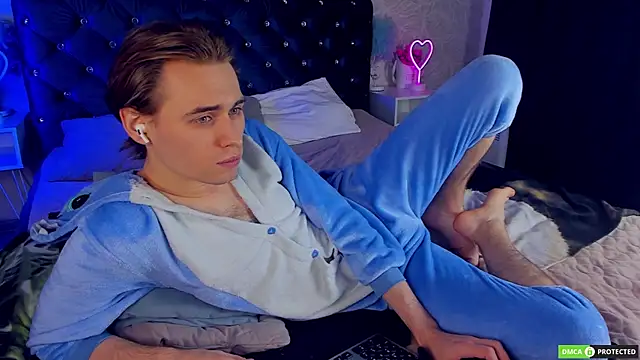 WilliamDyson online show from December 1, 3:55 am