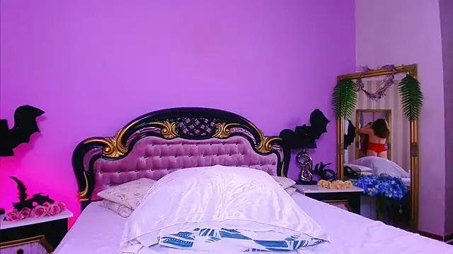 Snapshot of BellaHex chatting on October 17, 5:26 pm BellaHex online show from October 17, 5:26 pm
