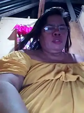 Snapshot of Huge_mama69 chatting on October 25, 9:28 am Huge mama69 online show from October 25, 9:28 am