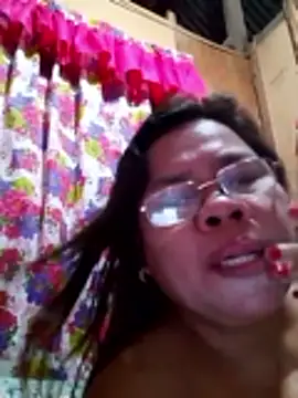 Snapshot of Huge_mama69 chatting on October 27, 6:06 am Huge mama69 online show from October 27, 6:06 am