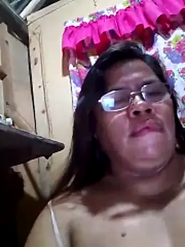 Snapshot of Huge_mama69 chatting on December 19, 2:40 am Huge mama69 online show from December 19, 2:40 am