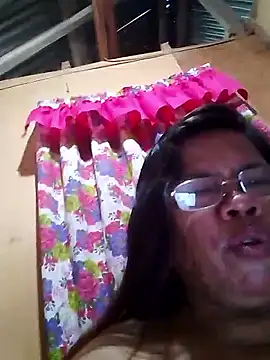 Snapshot of Huge_mama69 chatting on December 22, 6:10 am Huge mama69 online show from December 22, 6:10 am