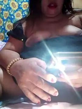 Snapshot of Huge_mama69 chatting on February 3, 3:04 am Huge mama69 online show from February 3, 3:04 am