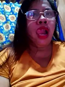 Snapshot of Huge_mama69 chatting on February 5, 9:52 pm Huge mama69 online show from February 5, 9:52 pm